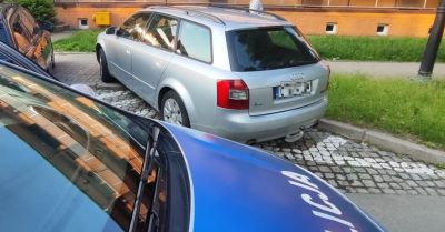 Kierowco - parkując samochód pamiętaj o przepisach i szanuj innych użytkowników dróg
